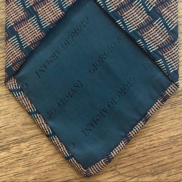 Giorgio Armani Classic Textured Silk Tie - Picture 7 of 8